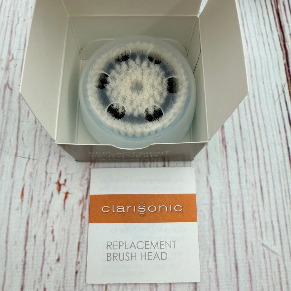 Clarisonic Gentle Hydro Cleanser 6oz and 3 Replacement Brush Heads Bundle